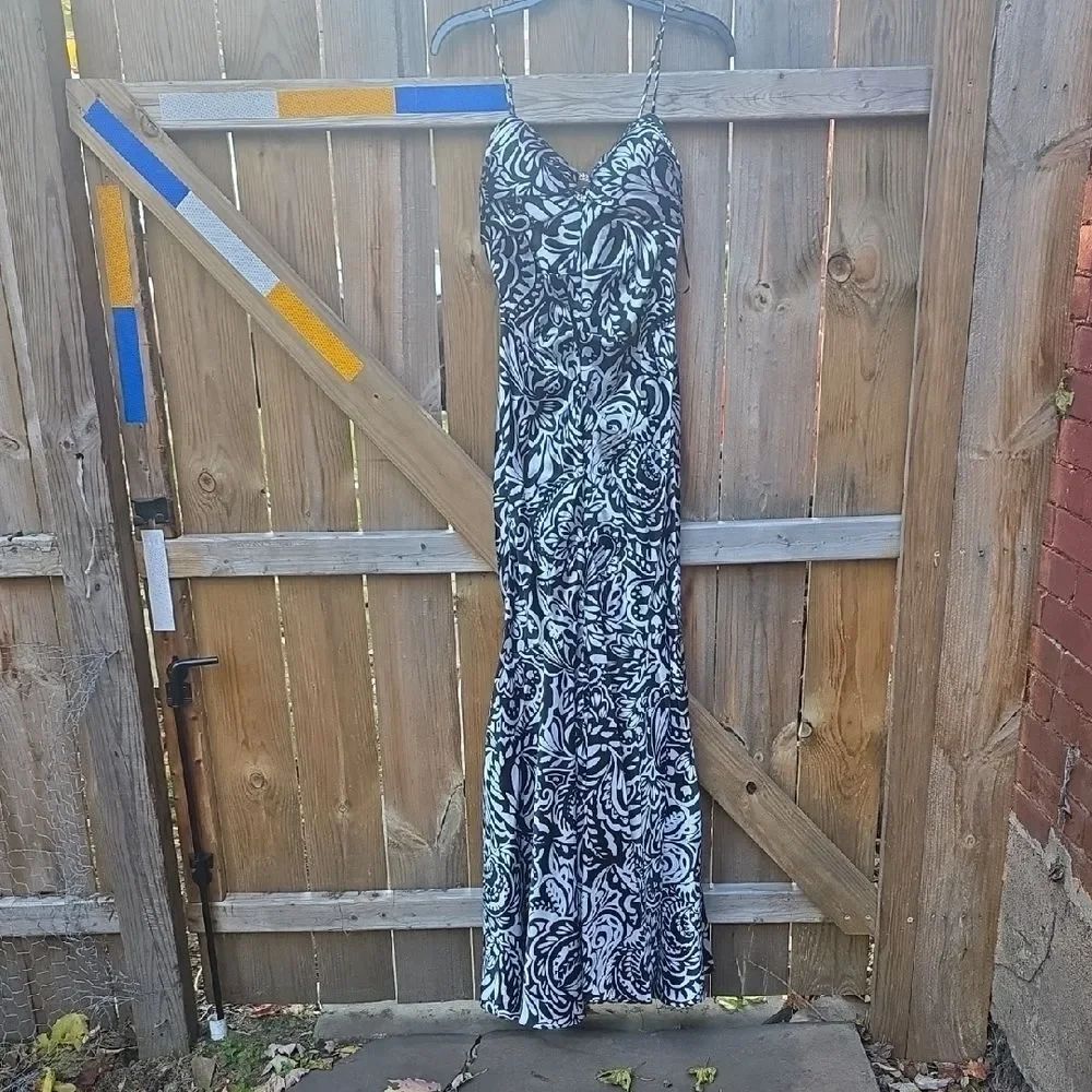 White And Black Gown Sz. S